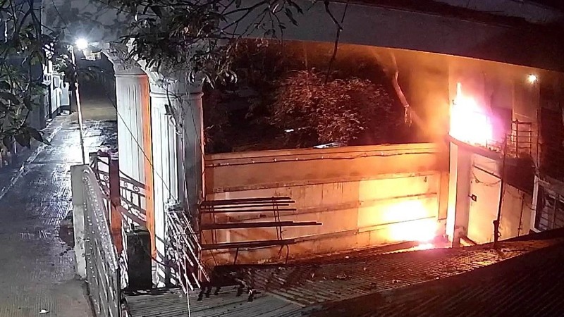 চট্টগ্রামে সাবেক শিক্ষামন্ত্রী নওফেলের বাসভবনে আগুন